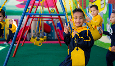 Alumnos y maestros del Colegio Tijuana