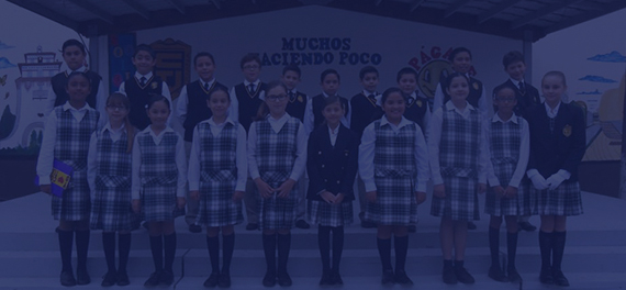 Alumnos del Colegio Tijuana en el patio